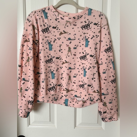 Elisabeth and Faith Taylor Swift women’s bundle small & Med - Picture 2 of 2